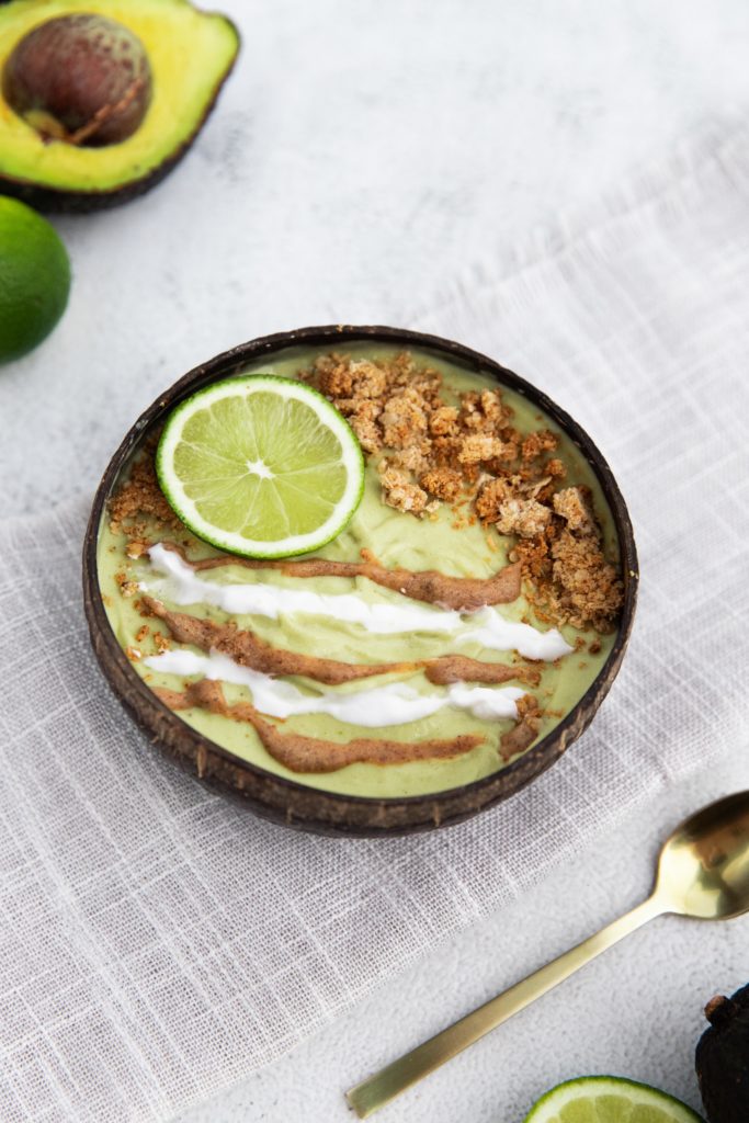Key Lime Pie Smoothie Bowl - The Avo Tree